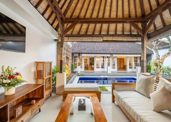 Villa Family Budget With Private Pool In *